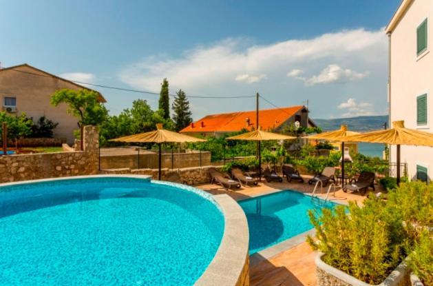 Seaesta Apartment Pool And Beach Slatine Buitenkant foto