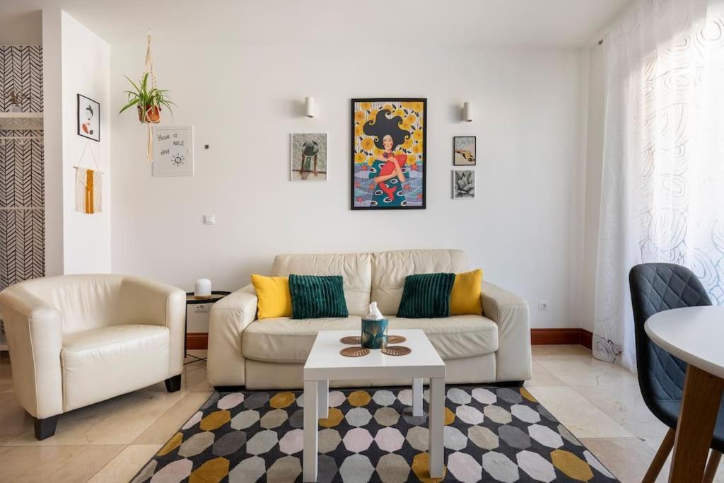 Seaesta Apartment Pool And Beach Slatine Buitenkant foto