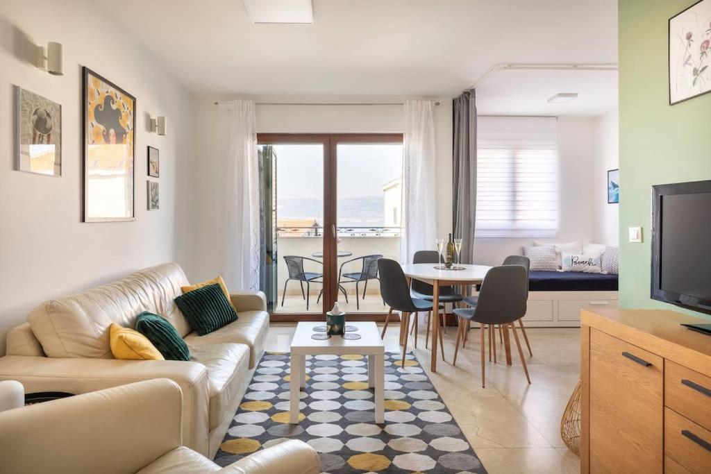 Seaesta Apartment Pool And Beach Slatine Buitenkant foto