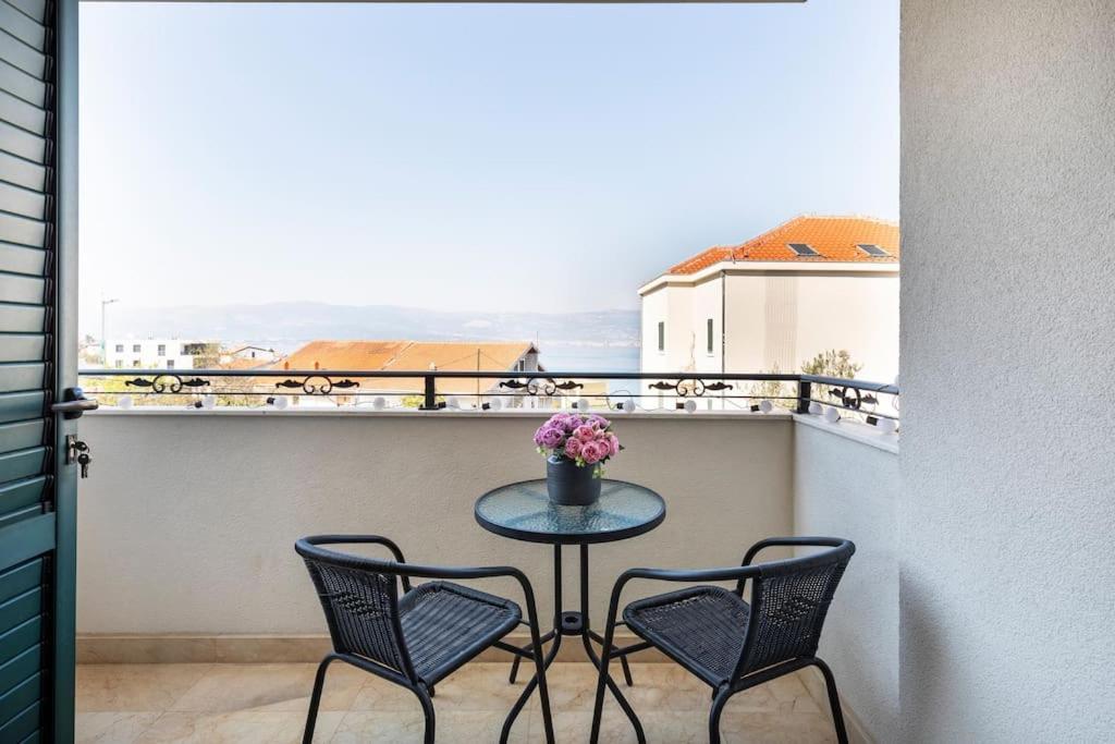 Seaesta Apartment Pool And Beach Slatine Buitenkant foto