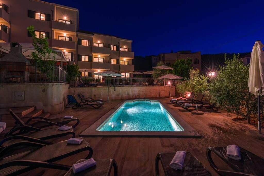 Seaesta Apartment Pool And Beach Slatine Buitenkant foto