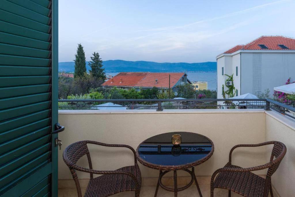 Seaesta Apartment Pool And Beach Slatine Buitenkant foto