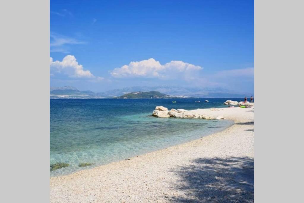 Seaesta Apartment Pool And Beach Slatine Buitenkant foto